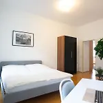 Modern 3 Bedroom Apartment In City Center
