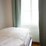Modern 3 Bedroom Apartment In City Center