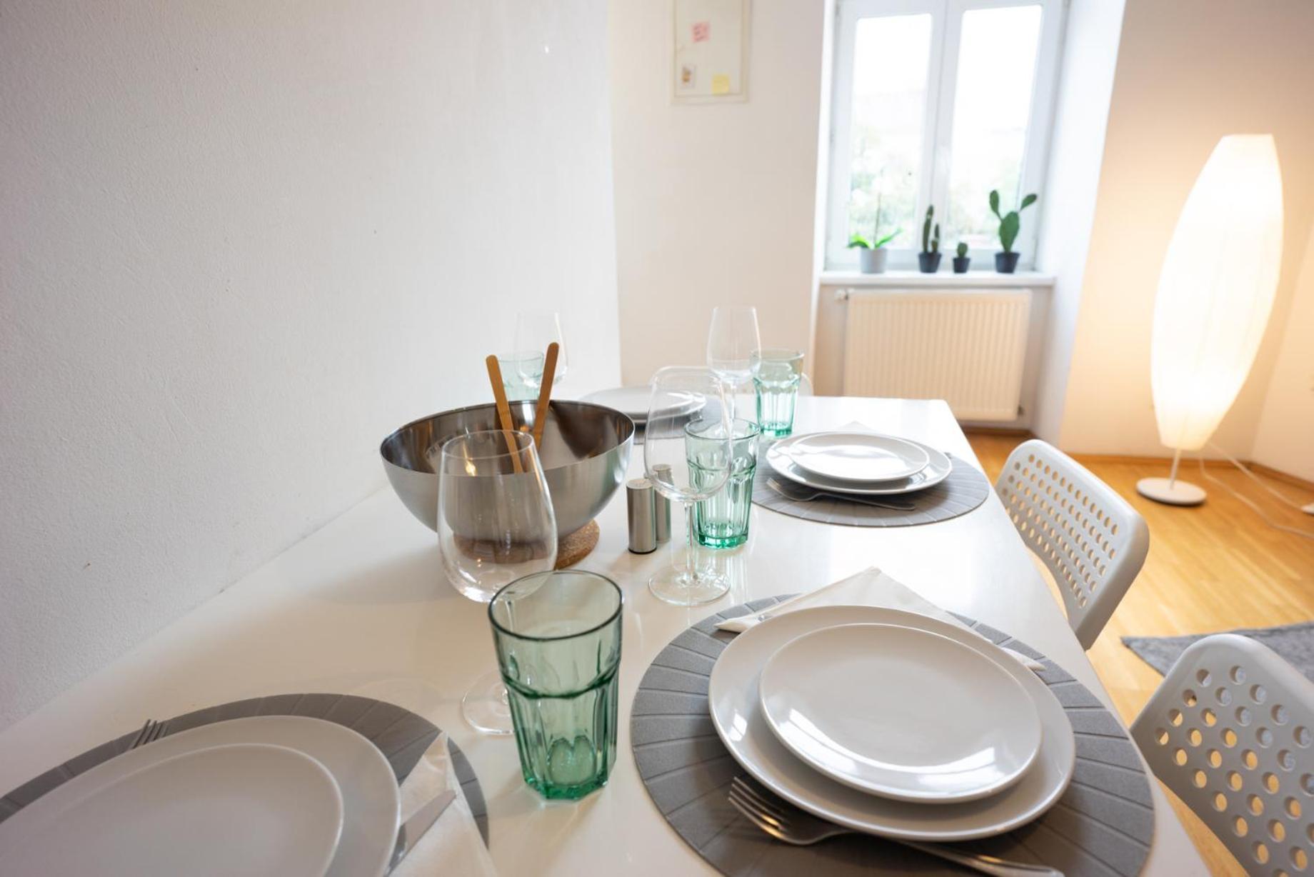 Modern 3 Bedroom In Center *