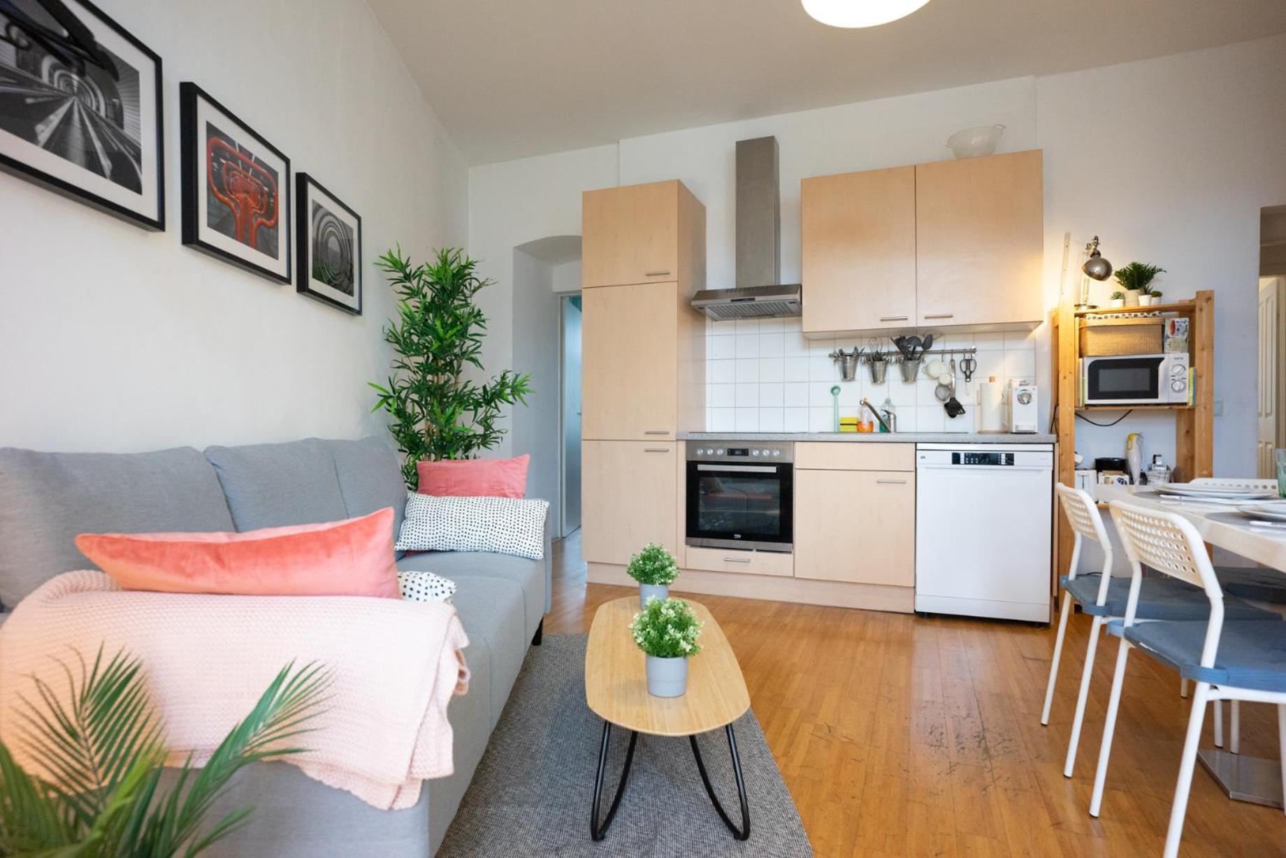 Modern 3 Bedroom In Center Wien