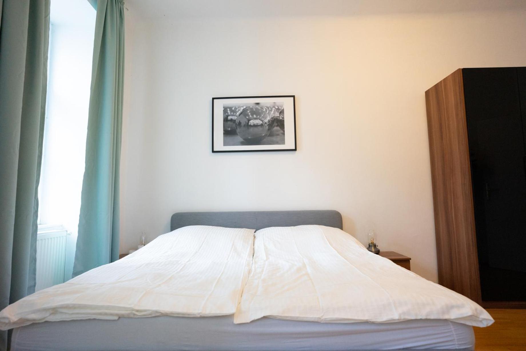Modern 3 Bedroom In Center Apartment