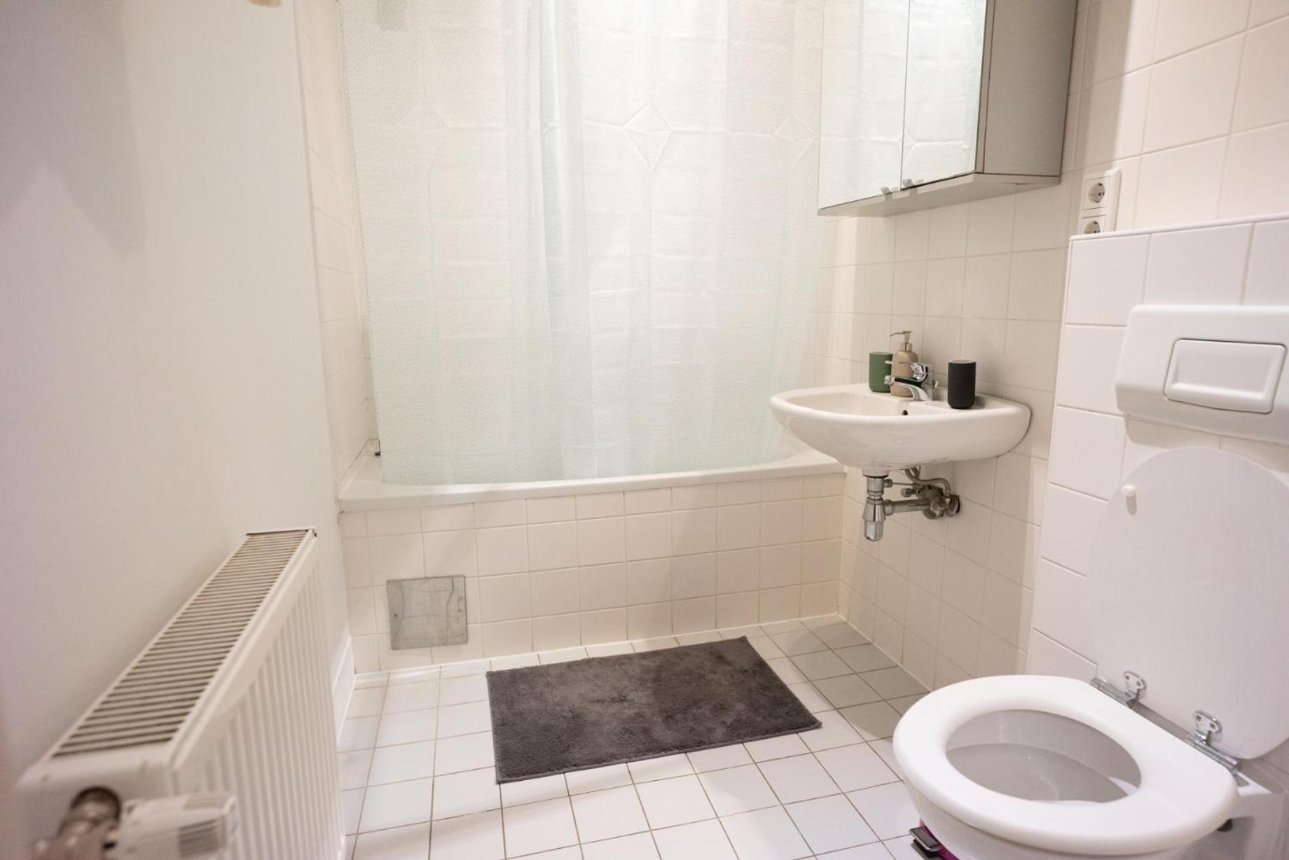 Modern 3 Bedroom In Center Apartment